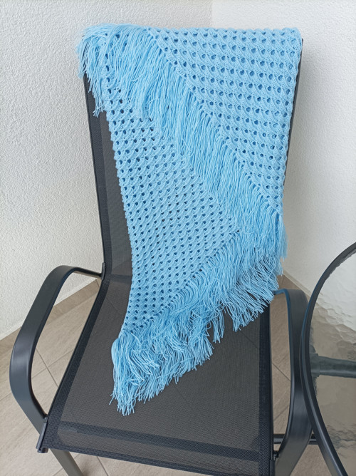 Háčkovaný modrý pléd s třásněmi — foto 2