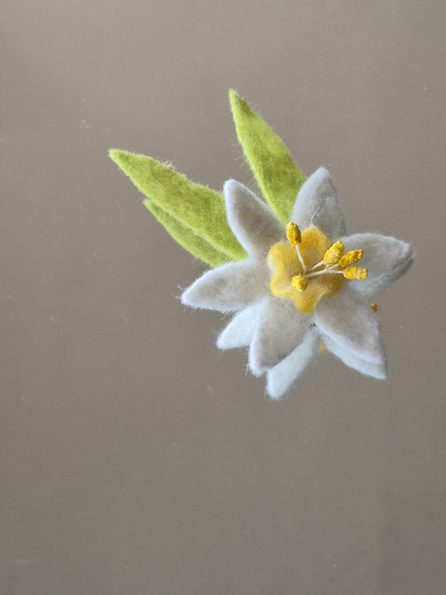 Plstěná brož narcis — foto 3