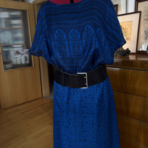 Hedvábné šaty — foto 3