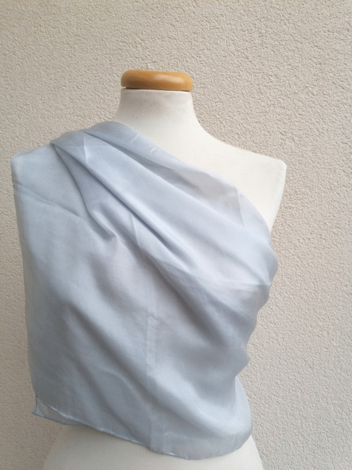 "silver grey" hedvábný šátek 90x90 — foto 2