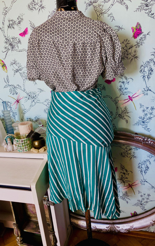 Sukně stripes asymetric — foto 4