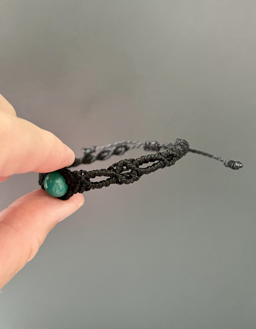 Černý macramé náramek s amazonitem — foto 5
