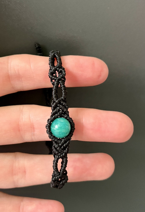 Černý macramé náramek s amazonitem — foto 6