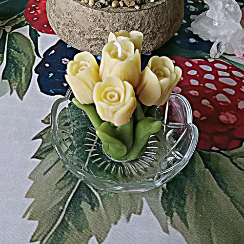 Kytička tulipánů - svíčka — foto 4