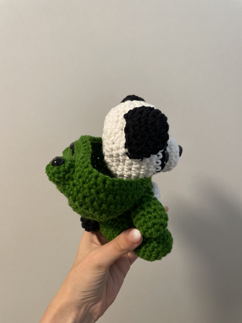 Háčkovaná Panda v kostýmu žáby — foto 5