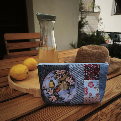 Taštička patchwork Ptáčci u krmítka svétle modrá — foto 3