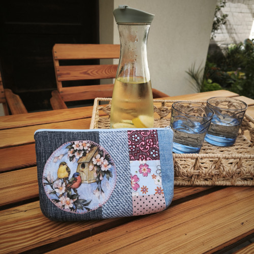 Taštička patchwork Ptáčci u krmítka svétle modrá — foto 4