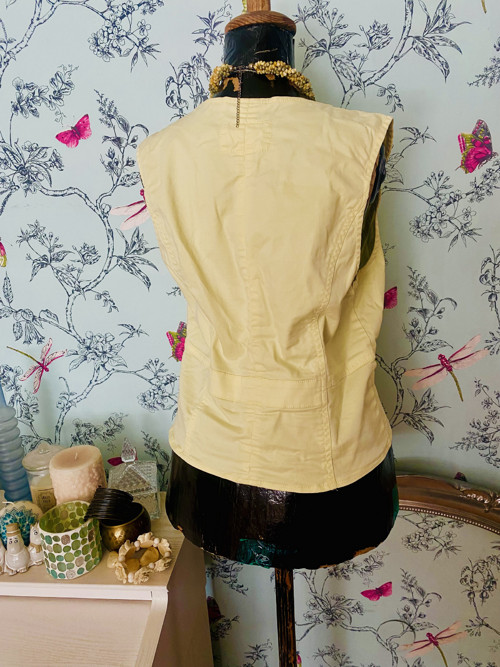 Vestička butter yellow — foto 4