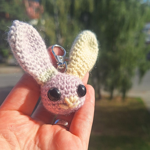 Háčkovaná klíčenka – zajíček — foto 4