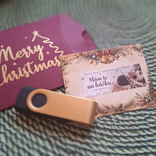 E-book na vánočním flashdisku — foto 5
