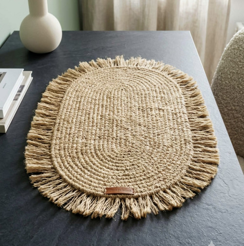 Oválná háčkovaná dečka z juty v boho stylu — foto 5