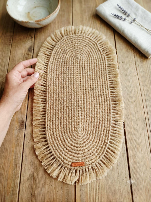 Oválná háčkovaná dečka z juty v boho stylu — foto 2