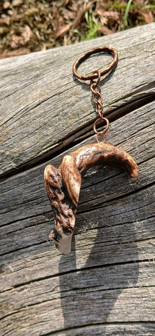 Ručně vyřezávaný přívěsek - divoké prase — foto 3