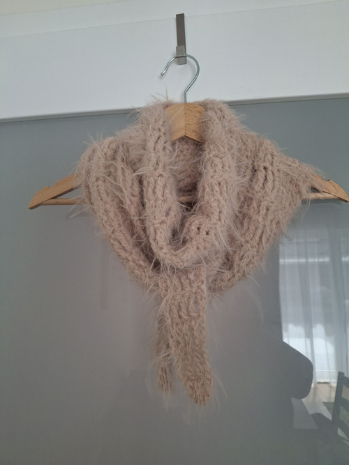 Šálka béžová peříčková — foto 2