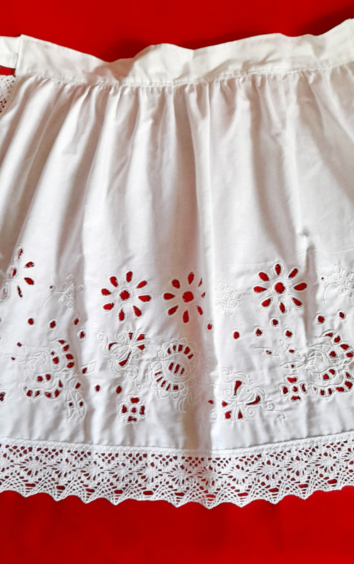 Zástěrka, zástěra ke kroji. Folklor. — foto 2