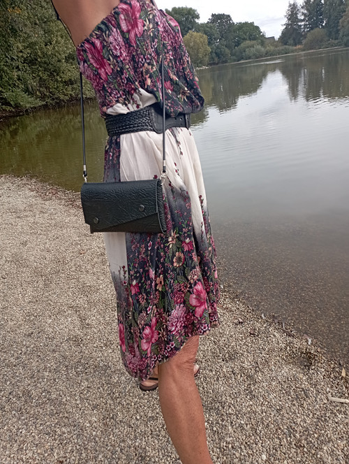 Černá kabelka psaníčko či crossbody — foto 3