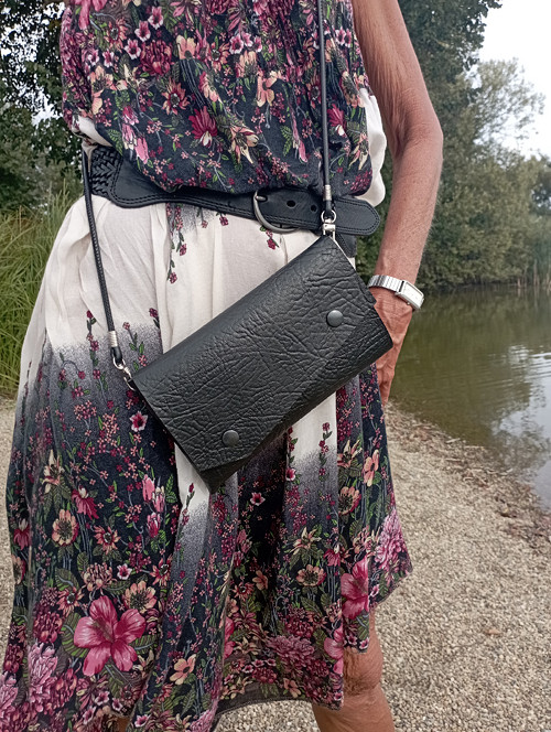 Černá kabelka psaníčko či crossbody — foto 6