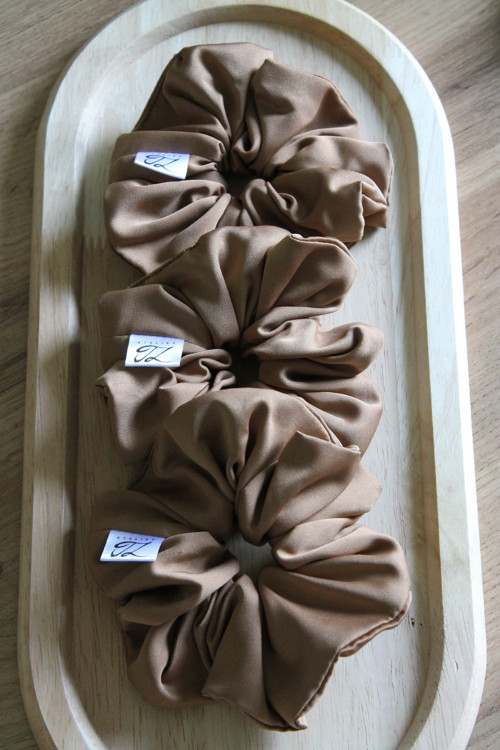 Saténová scrunchie — foto 3