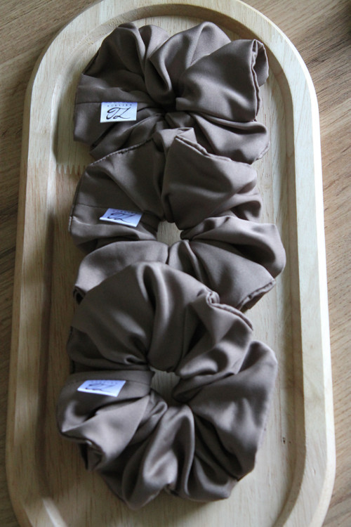 Saténová scrunchie — foto 3