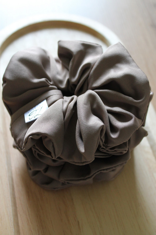 Saténová scrunchie — foto 4