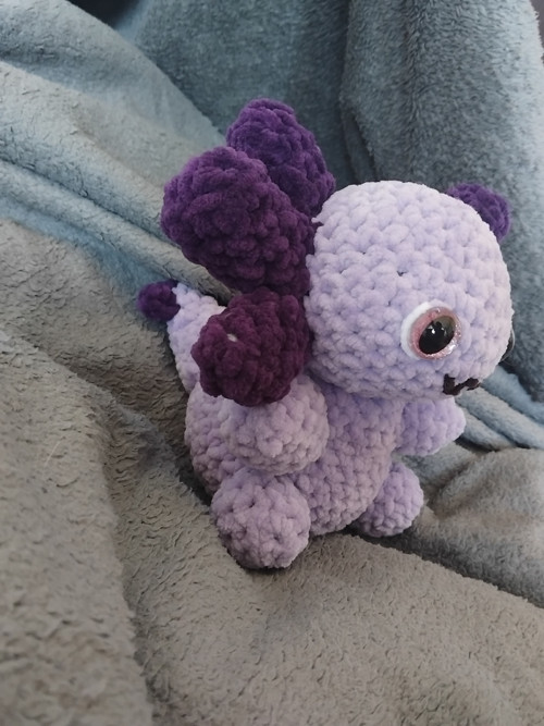 Háčkovaný fialový axolotl — foto 5
