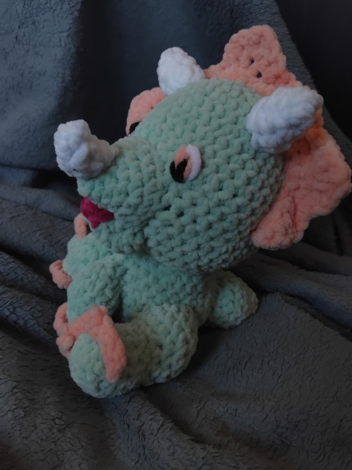 Háčkovaný dinosaurus Triceratops — foto 2