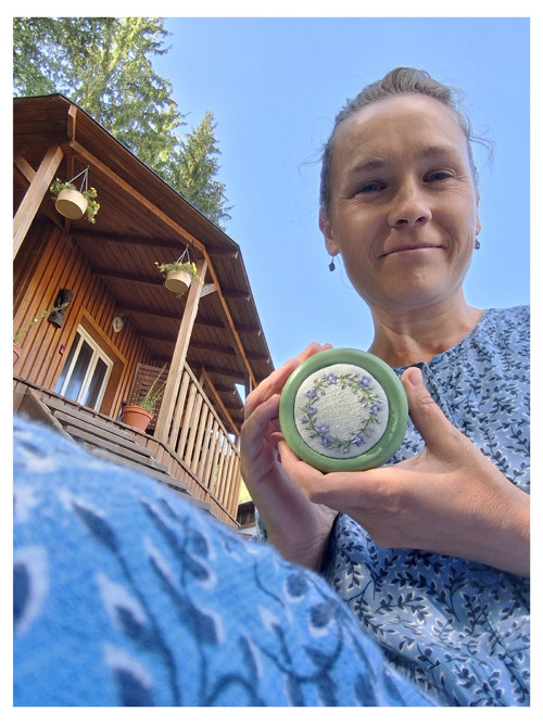 Zvonek – vyšívaná šperkovnička — foto 5