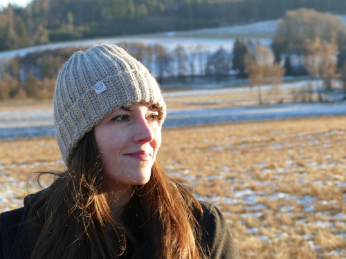 Světle šedá háčkovaná čepice (alpaka+merino) — foto 2
