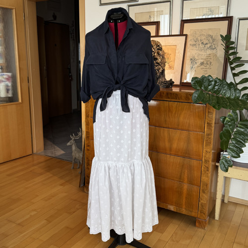 Dlouhá vyšívaná sukně — foto 5