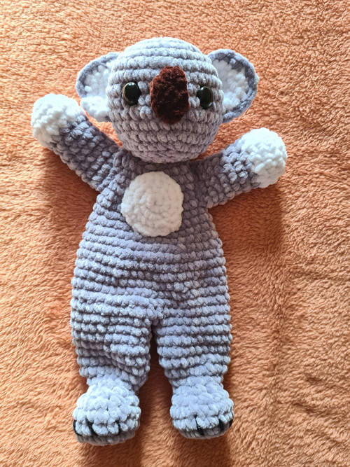 Háčkovaný medvídek koala do postele/do kočárku — foto 2
