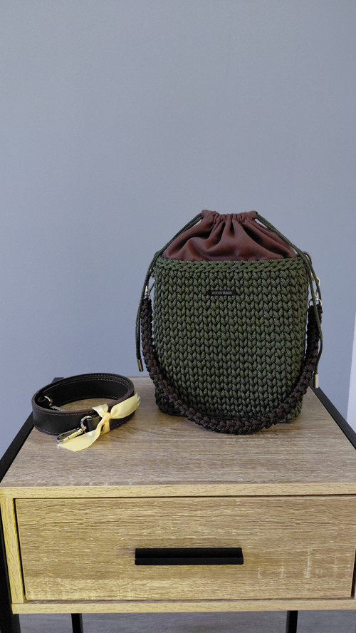 Ručně háčkovaná kabelka – bucket bag — foto 5