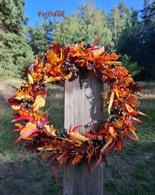 Přírodní věnec s černými jeřabinami.. — foto 4