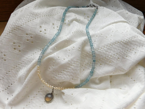 Náhrdelník - chalcedon a říční perličky — foto 3