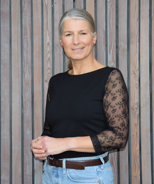 Černá halenka s tylovými rukávy...M - ihned... — foto 4