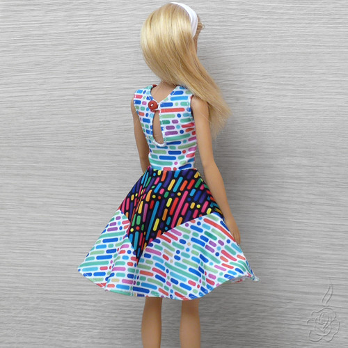 Barevné šaty pro Barbie — foto 4