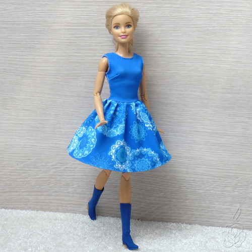 Modré šaty pro Barbie — foto 4