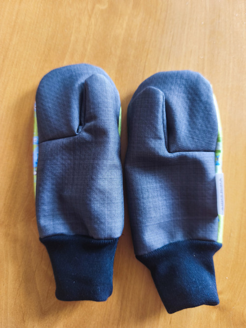 Zimní softshellové rukavice zateplené beránkem — foto 2