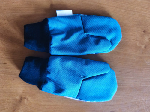 Zimní softshellové rukavice zateplené beránkem — foto 2