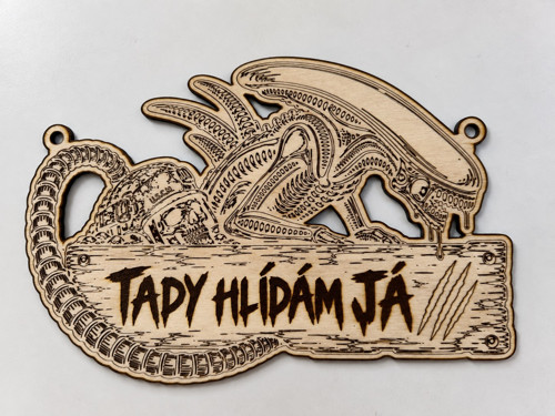 Dřevěná cedulka „Tady hlídám já“ – sci-fi — foto 2