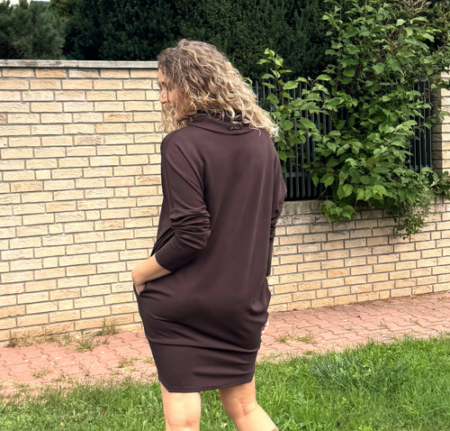 Rolákové šaty hnědé s rukávem — foto 6