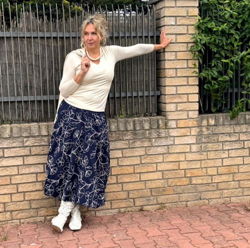 Sukně modrá s květy — foto 3
