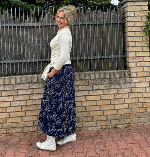 Sukně modrá s květy — foto 4