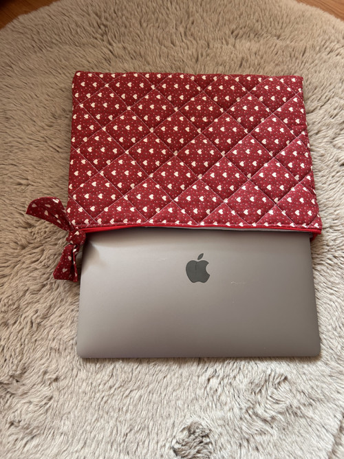 Prošívaný bavlněný obal na MacBook se srdíčky — foto 2