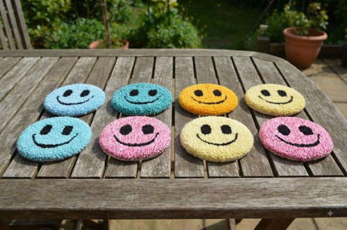 Podšálka Smile farebná — foto 2