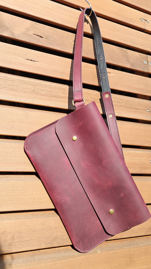 Kožené crossbody burčák — foto 3
