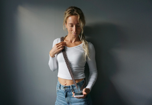 Macramé popruh na telefon Chocolate — foto 2