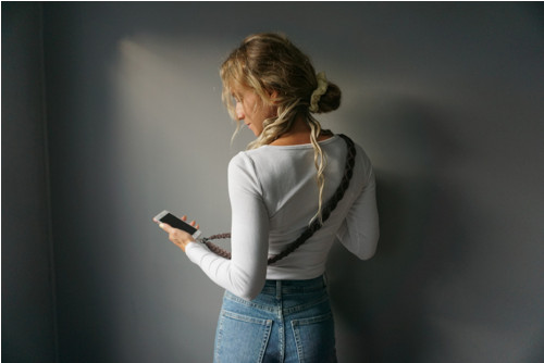 Macramé popruh na telefon Chocolate — foto 4