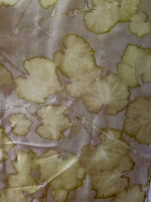 Hedvábná šála ecoprint — foto 2