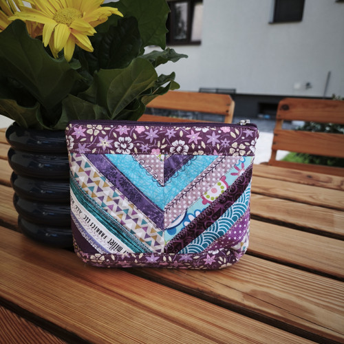 Taštička šikmé proužky patchwork fialová — foto 2