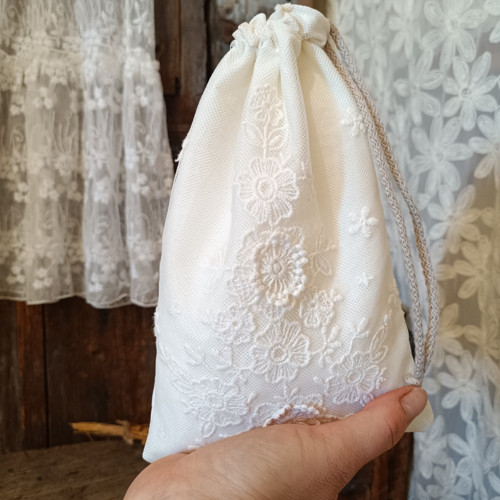 Malý pytlíček v barvě slonoviny — foto 3